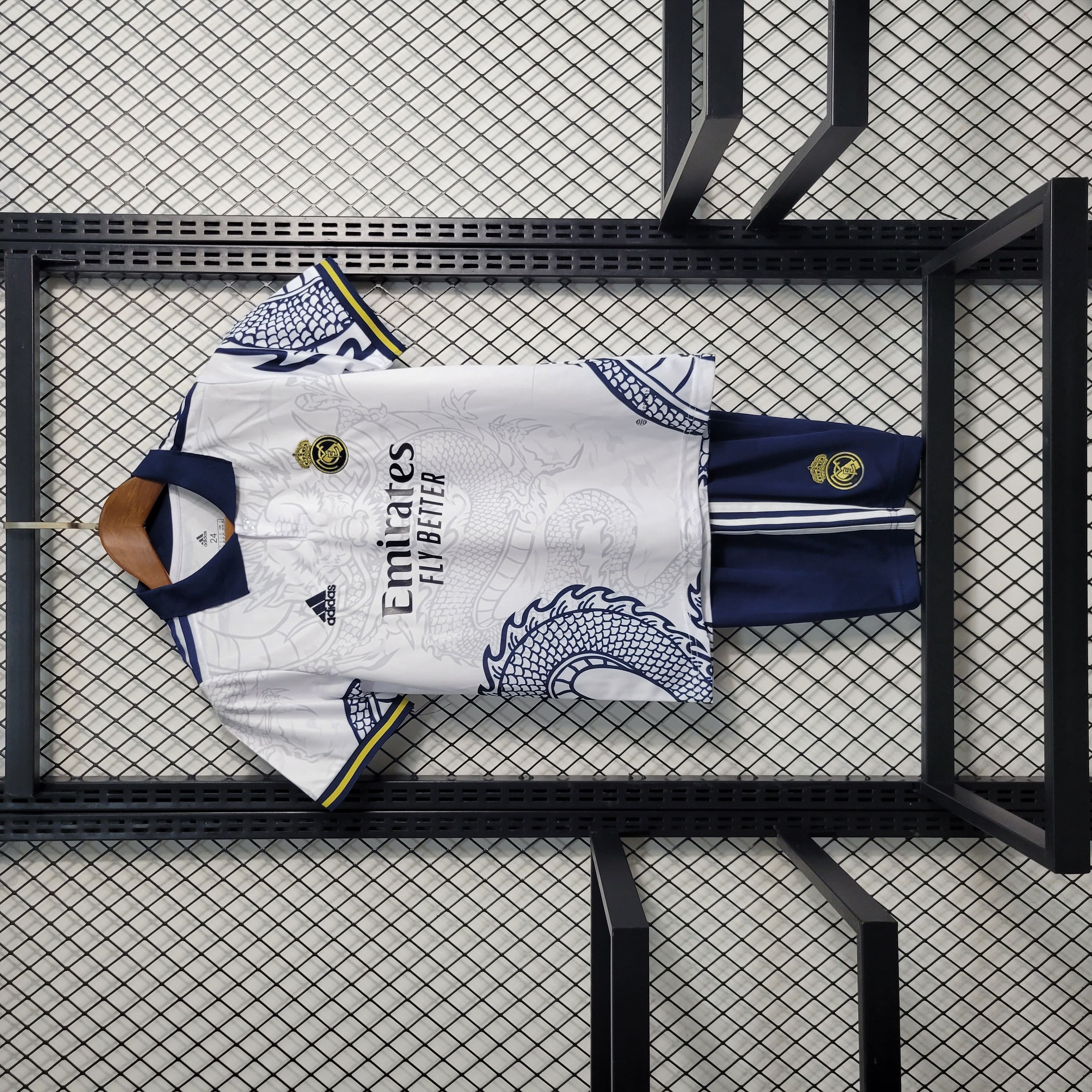 Kit Infantil Real Madrid 23/24 Ed. Especial Dragão Branco + Personalização Grátis