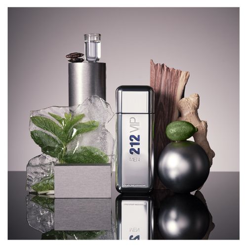  Perfume Carolina Herrera 212 Vip Men Eau de Toilette Masculino