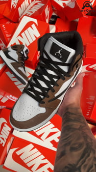 Tênis Air Jordan 1 Mid - Marrom