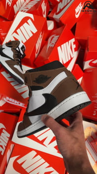 Tênis Air Jordan 1 Mid - Marrom