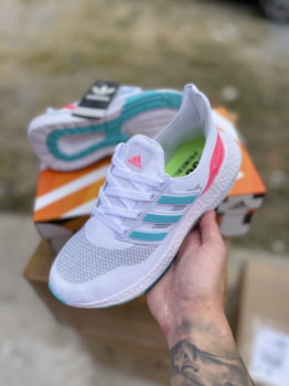 Tênis Ultraboost 2021 - Verde/rosa