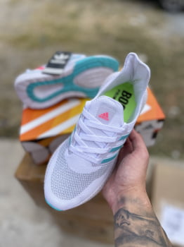 Tênis Ultraboost 2021 - Verde/rosa