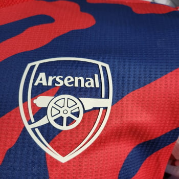 Camisa Arsenal 22/23 Versão Jogador Treino - Vermelha/azul Camisa Arsenal 22/23 Versão Jogador Treino - Vermelha/azul