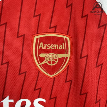 Camisa Arsenal I 23/24 Versão Feminina + Personalização Grátis Camisa Arsenal I 23/24 Versão Feminina + Personalização Grátis