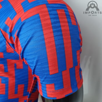 Camisa Barcelona 22/23 Versão Jogador Pré-Jogo Vermelho e Azul + Personalização Grátis