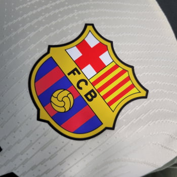 Camisa Barcelona 23/24 Versão Jogador Treino - Branca/verde Camisa Barcelona 23/24 Versão Jogador Treino - Branca/verde
