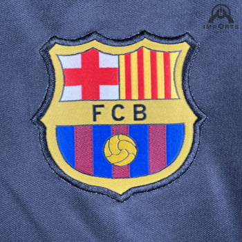 Camisa Barcelona 23/24 Versão Torcedor Ed. Especial Preta listrada + Personalização Grátis Camisa Barcelona 23/24 Versão Torcedor Ed. Especial Preta listrada + Personalização Grátis