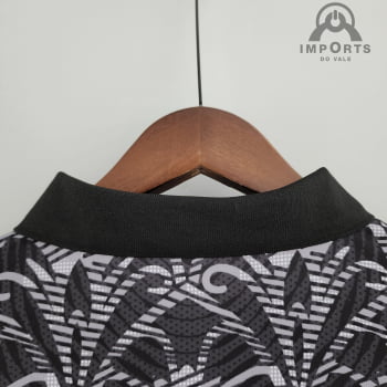 Camisa Chelsea 22/23 Versão Torcedor Ed. Clássica - Preta/dourada