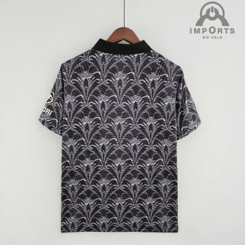 Camisa Chelsea 22/23 Versão Torcedor Ed. Clássica - Preta/dourada
