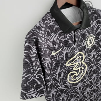 Camisa Chelsea 22/23 Versão Torcedor Ed. Clássica - Preta/dourada