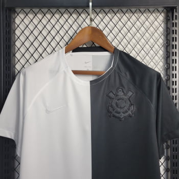 Camisa Corinthians 23/24 Versão Torcedor Pré-Jogo - Preta/branca