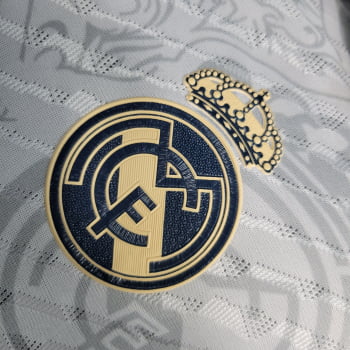 Camisa Gola Polo Real Madrid 23/24 Versão Jogador Ed. Especial Clásica Branca Camisa Gola Polo Real Madrid 23/24 Versão Jogador Ed. Especial Clásica Branca