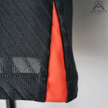 Camisa Liverpool 22/23 Treino Versão Jogador - Preta/laranja