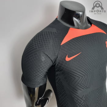 Camisa Liverpool 22/23 Treino Versão Jogador - Preta/laranja