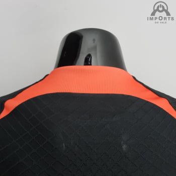 Camisa Liverpool 22/23 Treino Versão Jogador - Preta/laranja