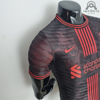 Camisa Liverpool 22/23 Treino Versão Jogador - Preto/vermelho