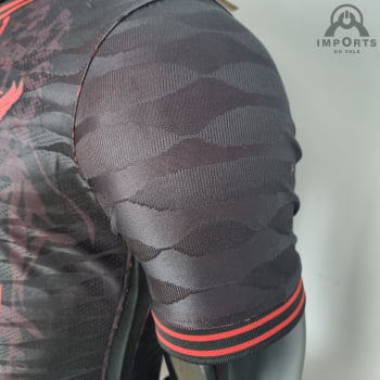 Camisa Liverpool 22/23 Treino Versão Jogador - Preto/vermelho