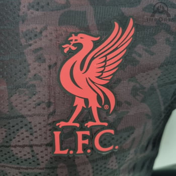 Camisa Liverpool 22/23 Treino Versão Jogador - Preto/vermelho