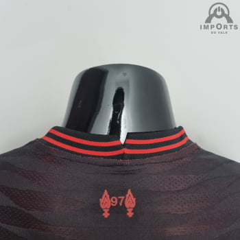 Camisa Liverpool 22/23 Treino Versão Jogador - Preto/vermelho