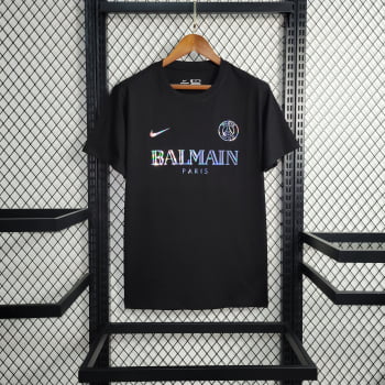 Camisa Paris Saint-Germain (PSG) 23/24 Versão Torcedor Ed. Especial Balmain Reletiva + Personalização Grátis Camisa Paris Saint-Germain (PSG) 23/24 Versão Torcedor Ed. Especial Balmain Reletiva + Personalização Grátis