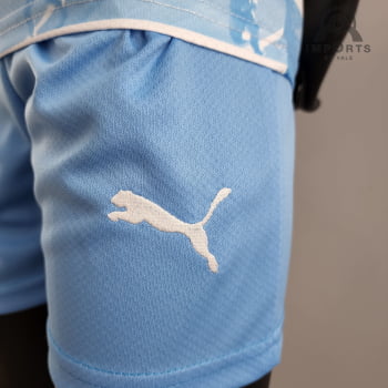 Kit Infantil Manchester City 22/23 Versão Jogador Ed. Especial Azul e Branco