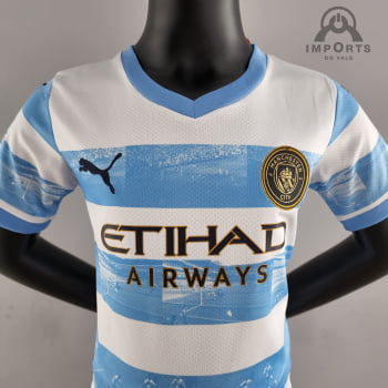 Kit Infantil Manchester City 22/23 Versão Jogador Ed. Especial Azul e Branco