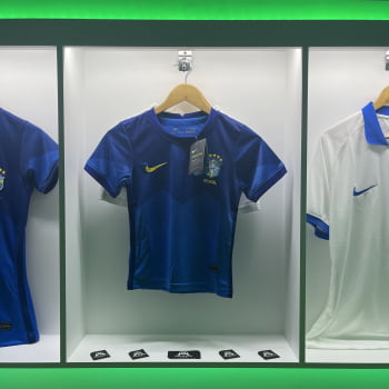 Kit Infantil Seleção Brasileira II 20/21 + Personalização Grátis Kit Infantil Seleção Brasileira II 20/21 + Personalização Grátis