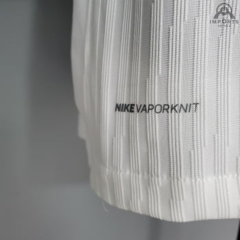 Camisa Paris Saint-Germain 21/22 Treino Versão Jogador - Branco e roxo