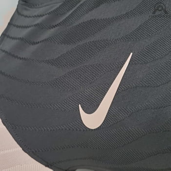 Camisa Paris Saint-Germain 21/22 Treino Versão Jogador - Preto e branco